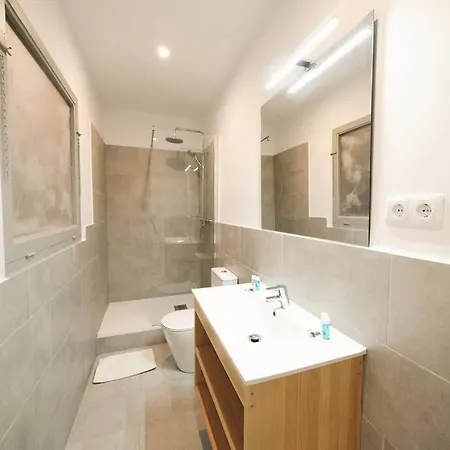 - Eixample Entresuelo Apartment Barcelona